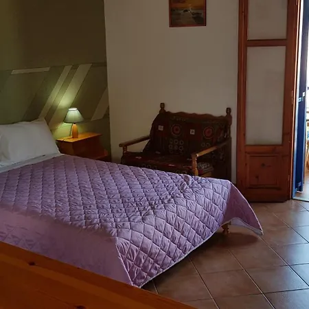 Fantasia House بيت شباب Alónnisos